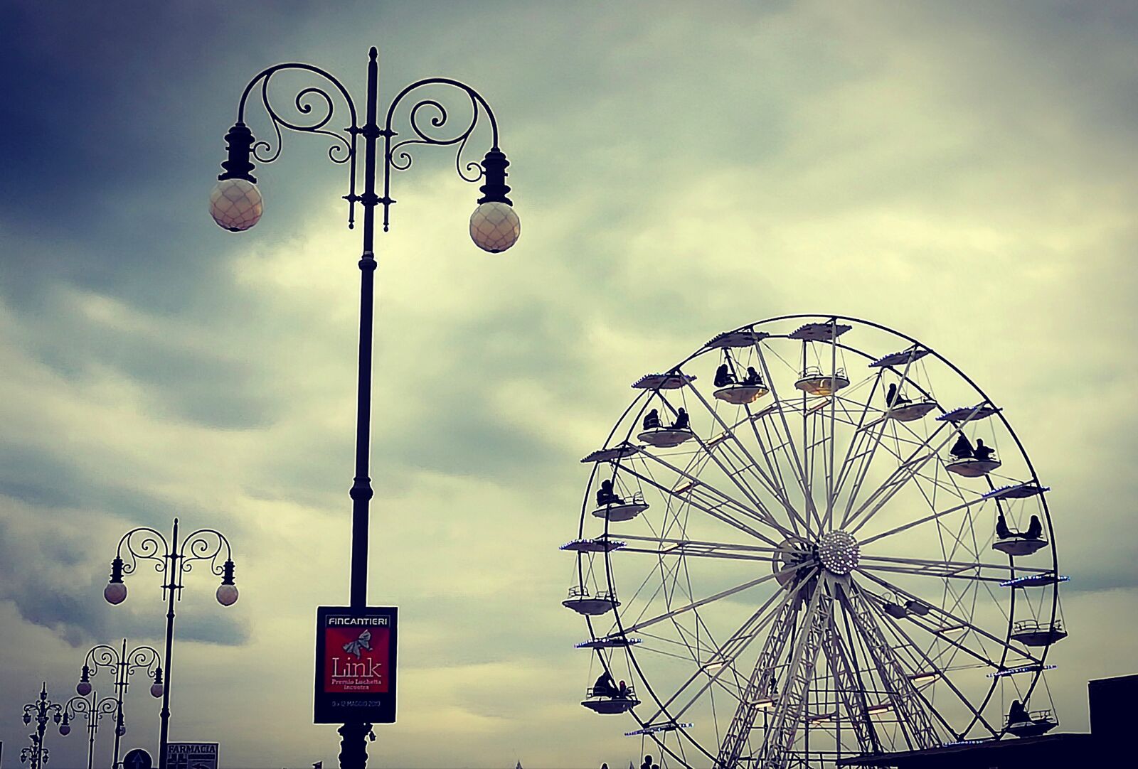 HUAWEI Honor 9 Lite sample photo. Ferris wheel, street lights photography