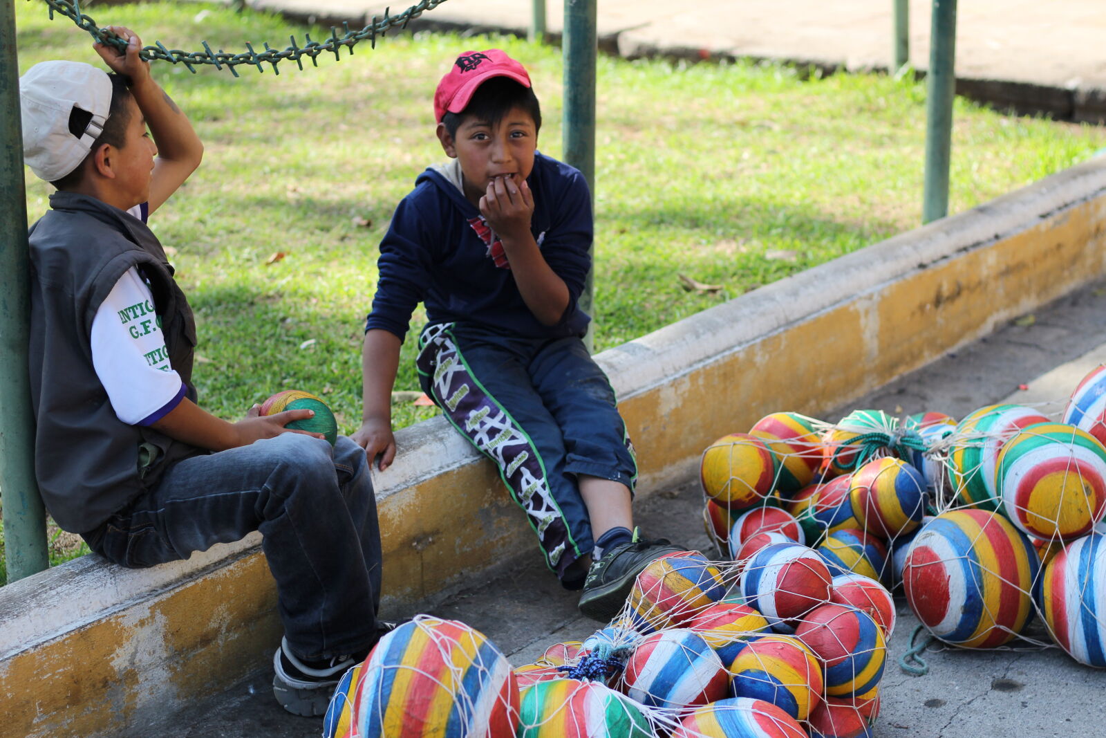 Canon EOS 1200D (EOS Rebel T5 / EOS Kiss X70 / EOS Hi) sample photo. Antigua, guatemala, balls, boys photography