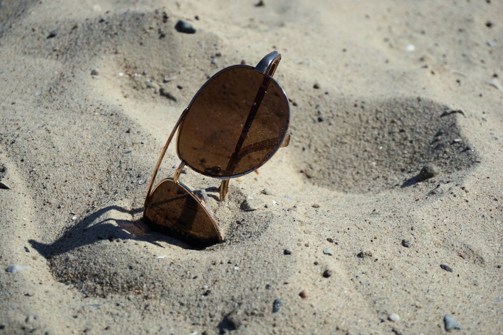 Sony a6000 sample photo. Sunglasses, beach, sand photography