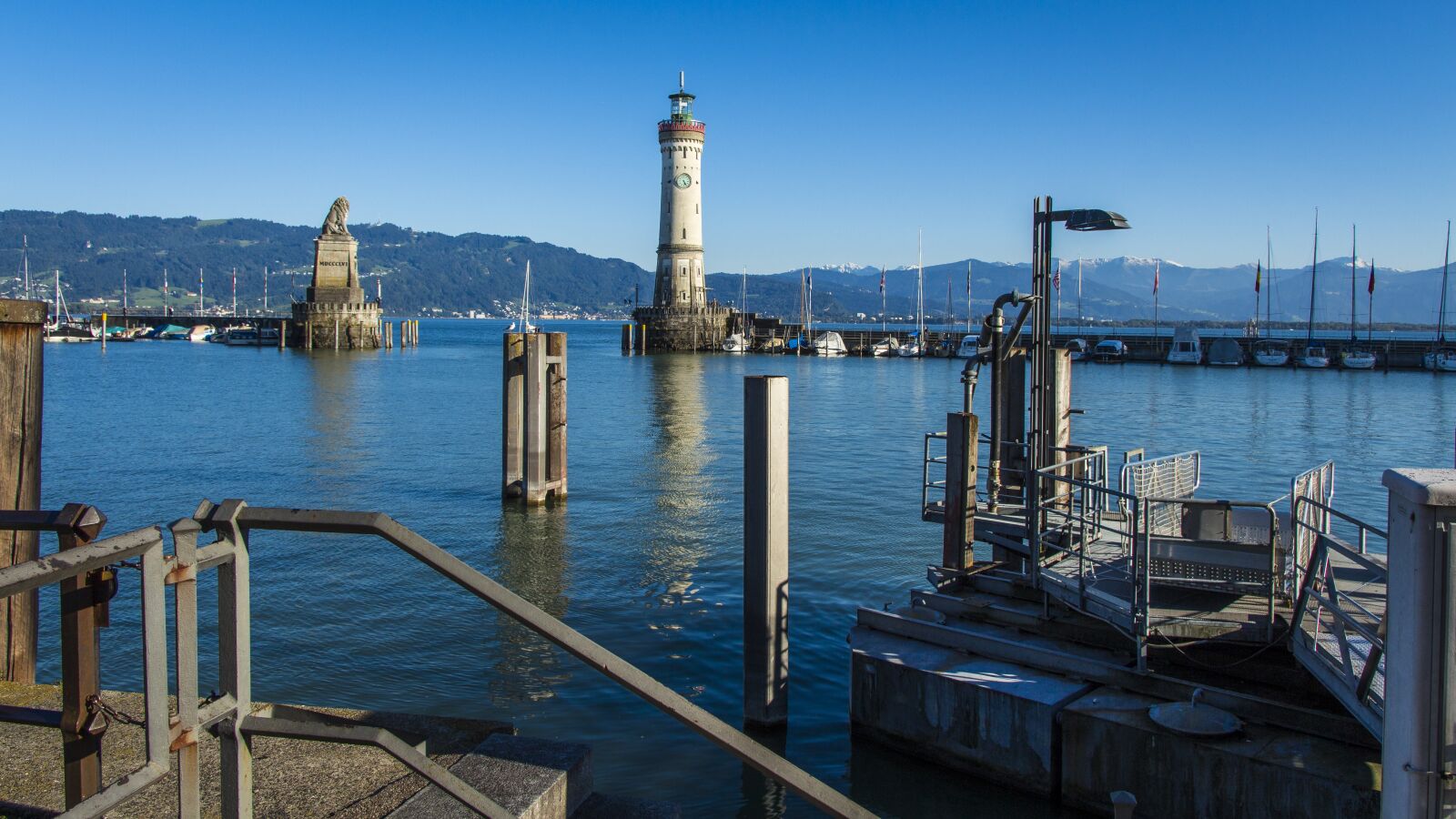 Canon EOS 650D (EOS Rebel T4i / EOS Kiss X6i) sample photo. Port of lindau, landmark photography