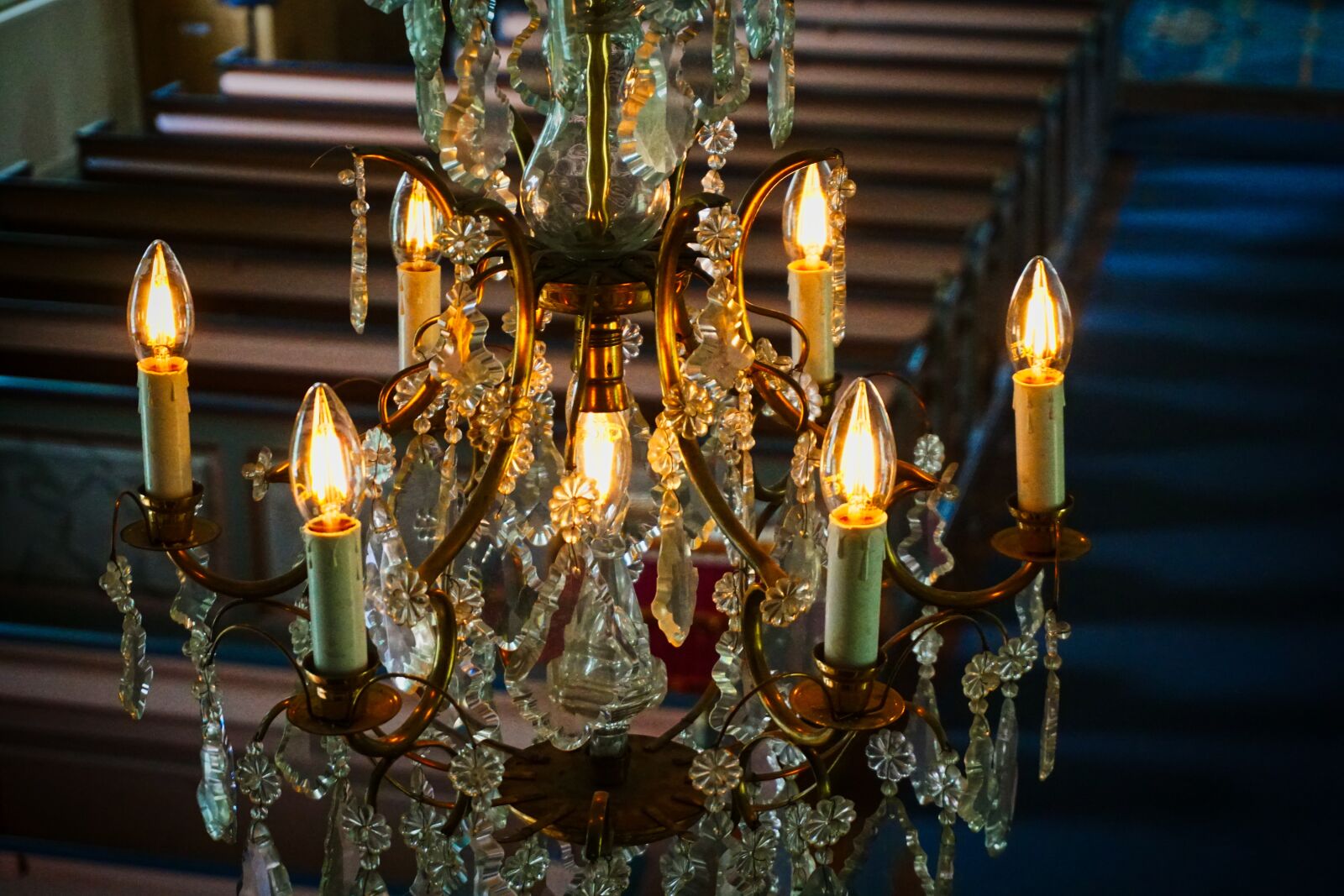 Sony E 16-50mm F3.5-5.6 PZ OSS sample photo. Crown chandelier, church, old photography