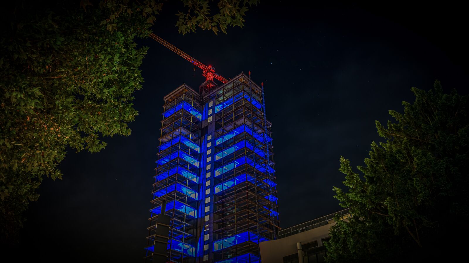 Sony a7 II + Sony FE 28-70mm F3.5-5.6 OSS sample photo. Skyscraper, night photograph, long photography