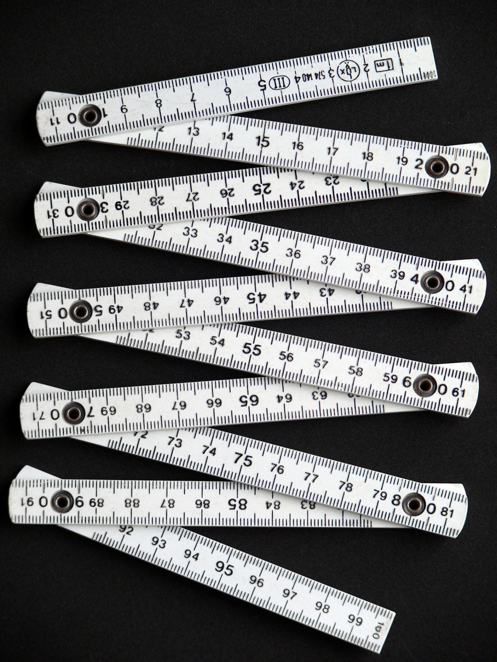 Leica V-LUX 1 sample photo. Tape measure, members to photography