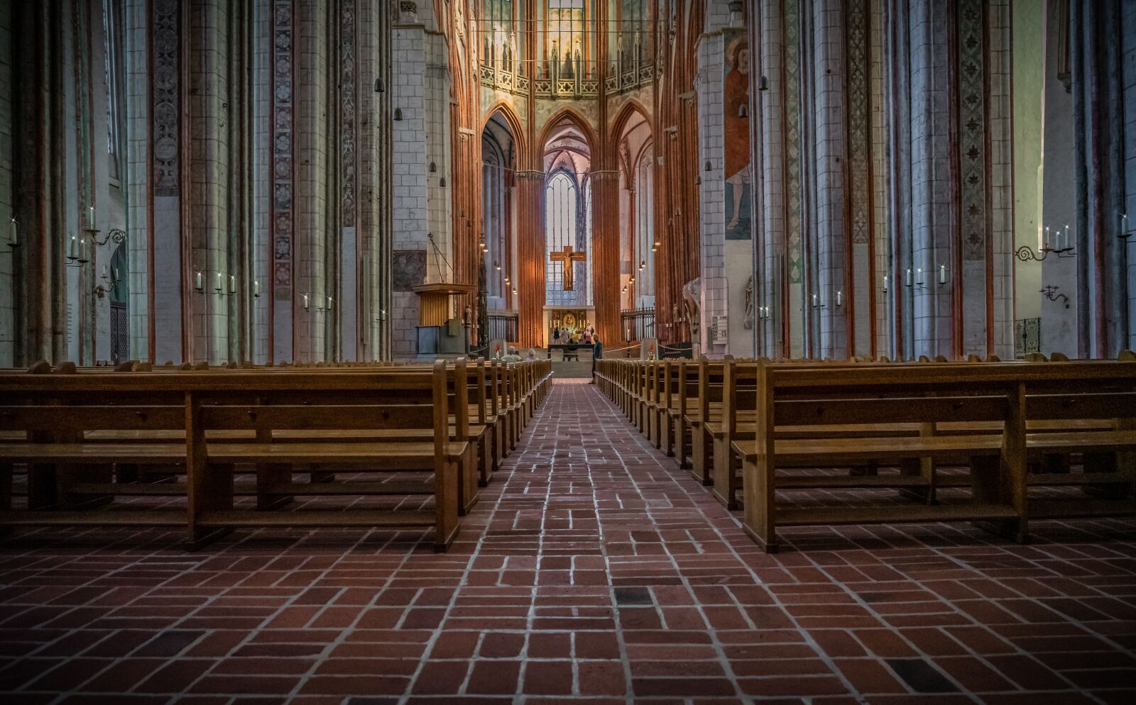 Sony a7 II + Sony FE 28-70mm F3.5-5.6 OSS sample photo. Church, chapel, interior photography