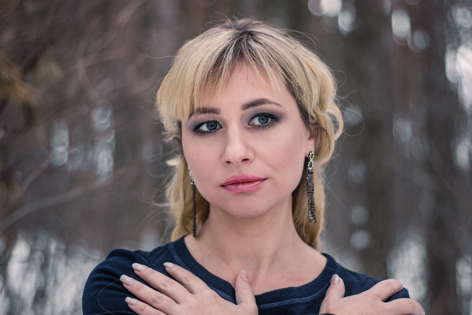 Canon EOS 600D (Rebel EOS T3i / EOS Kiss X5) + Canon EF 50mm F1.8 STM sample photo. Black dress, forest, blonde photography