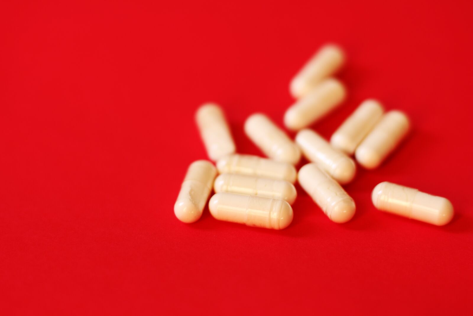 Canon EOS 700D (EOS Rebel T5i / EOS Kiss X7i) sample photo. Capsule-diet pill, capsule, pill photography