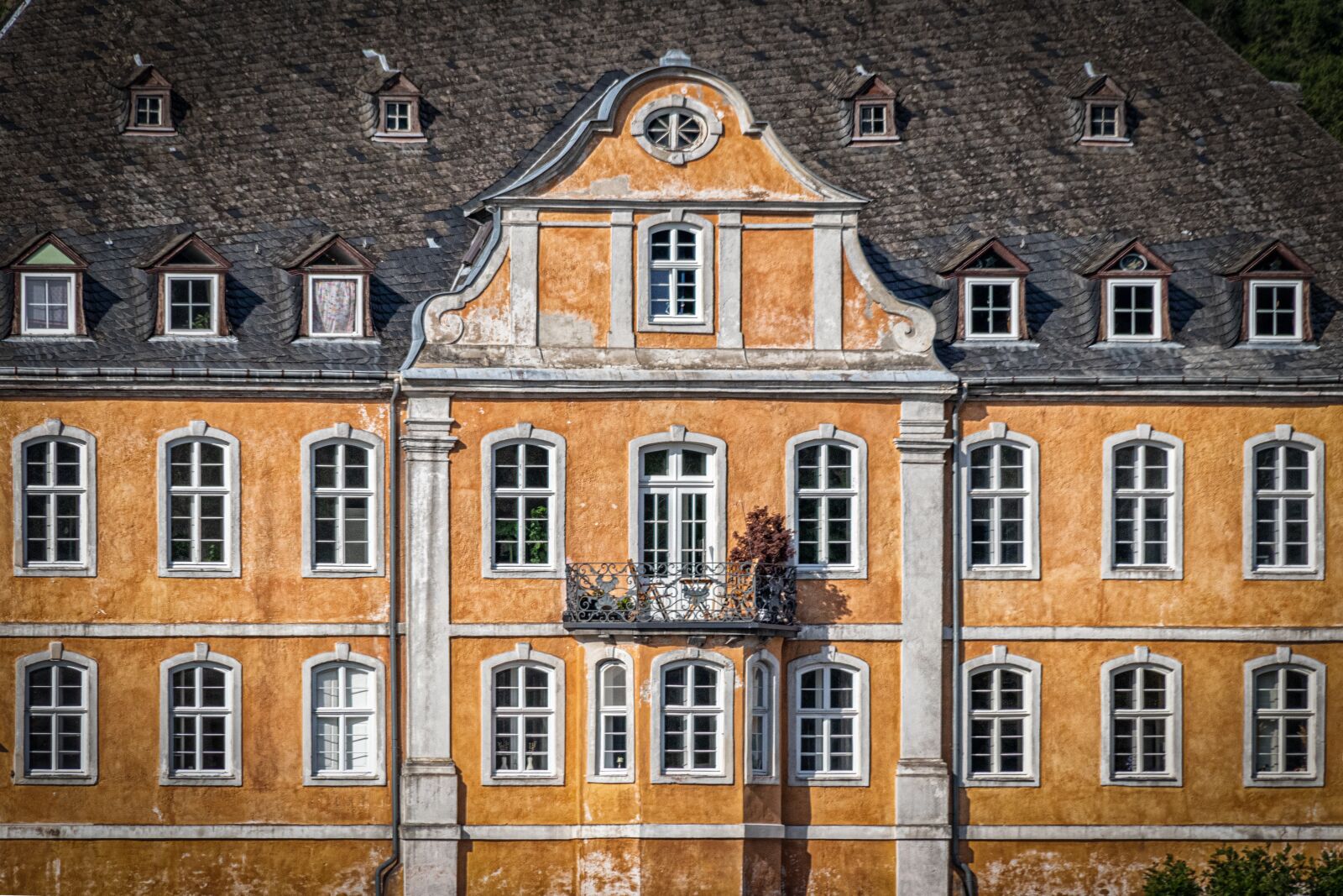 Canon EOS 80D sample photo. Building, old, historically photography