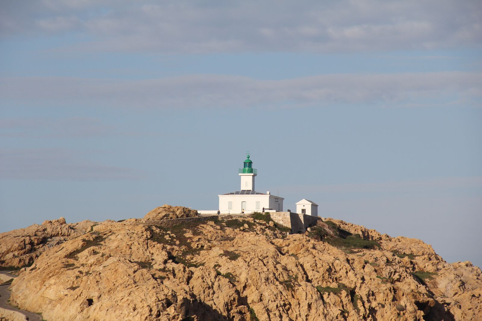 Canon EF-S 18-135mm F3.5-5.6 IS sample photo. Lighthouse, corsican, port photography