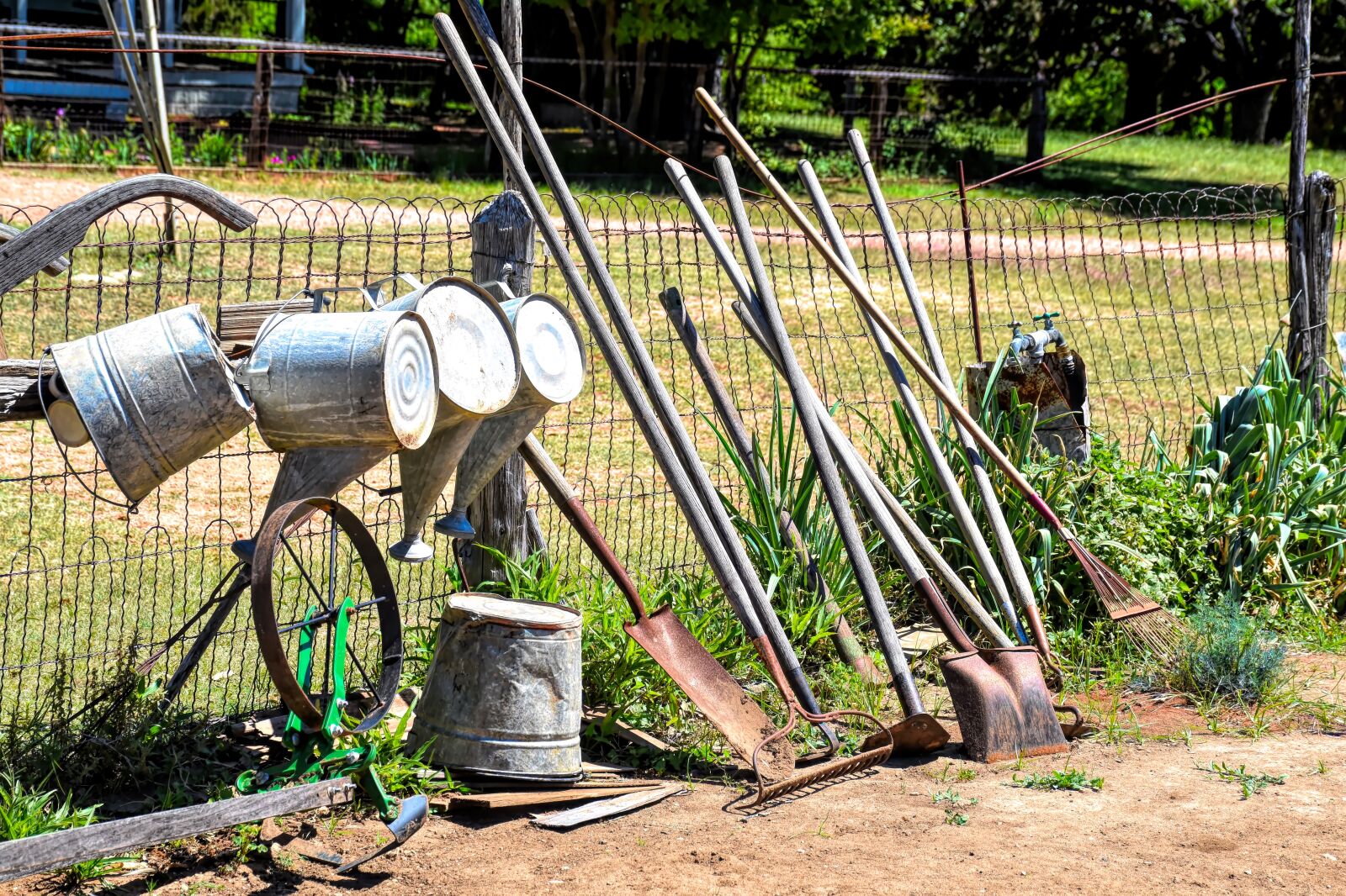 Nikon D5500 sample photo. Garden tools, gardening, shovel photography
