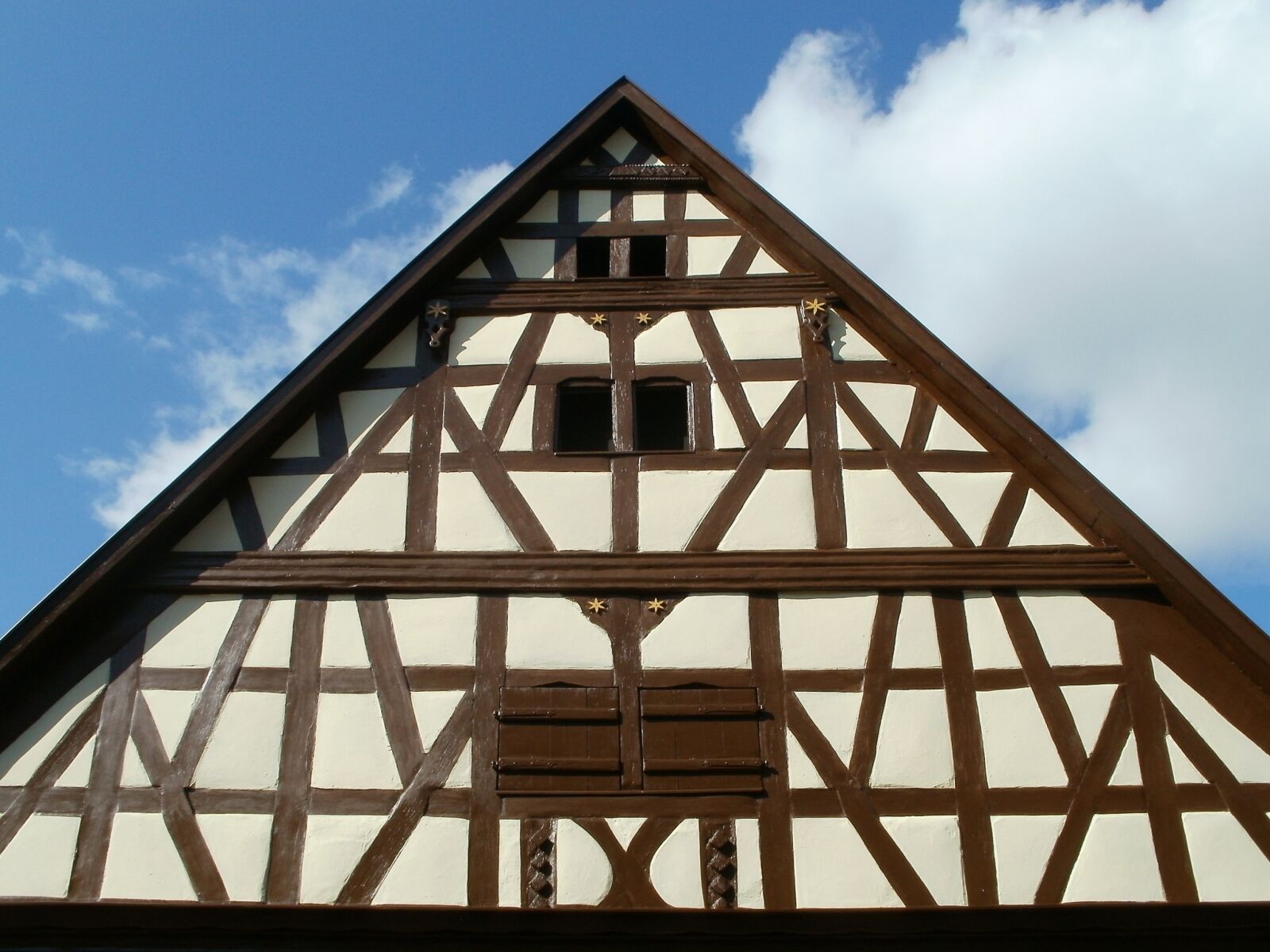 Olympus FE47,X43 sample photo. Gable, pediment, hockenheim photography