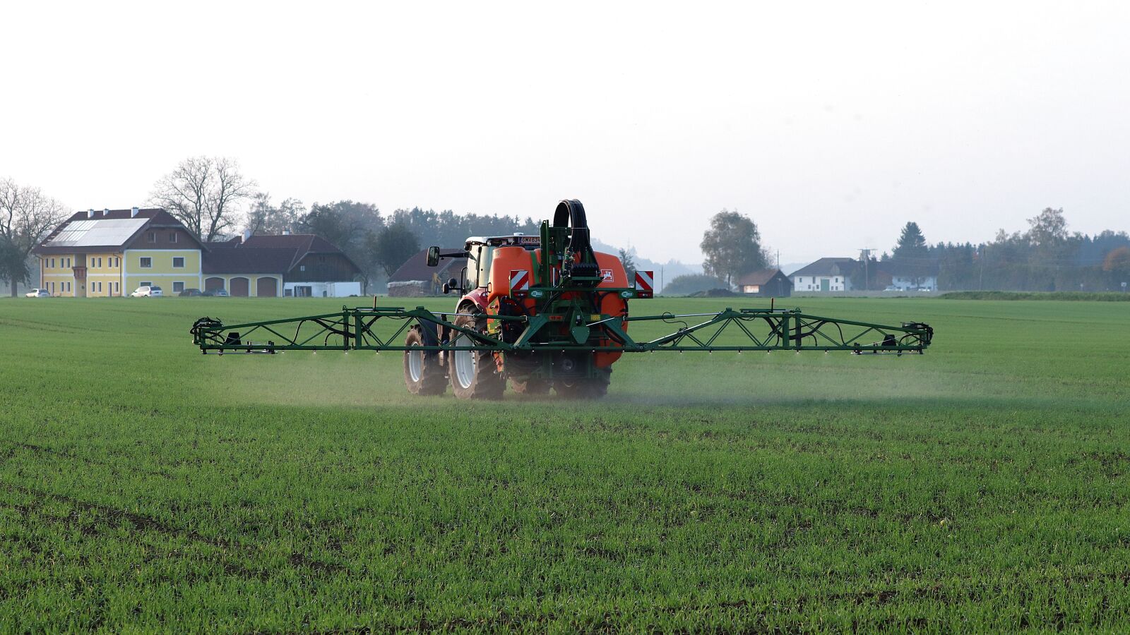 Canon EOS 77D (EOS 9000D / EOS 770D) + Canon EF 70-300 F4-5.6 IS II USM sample photo. Agricultural, tractor, agriculture photography