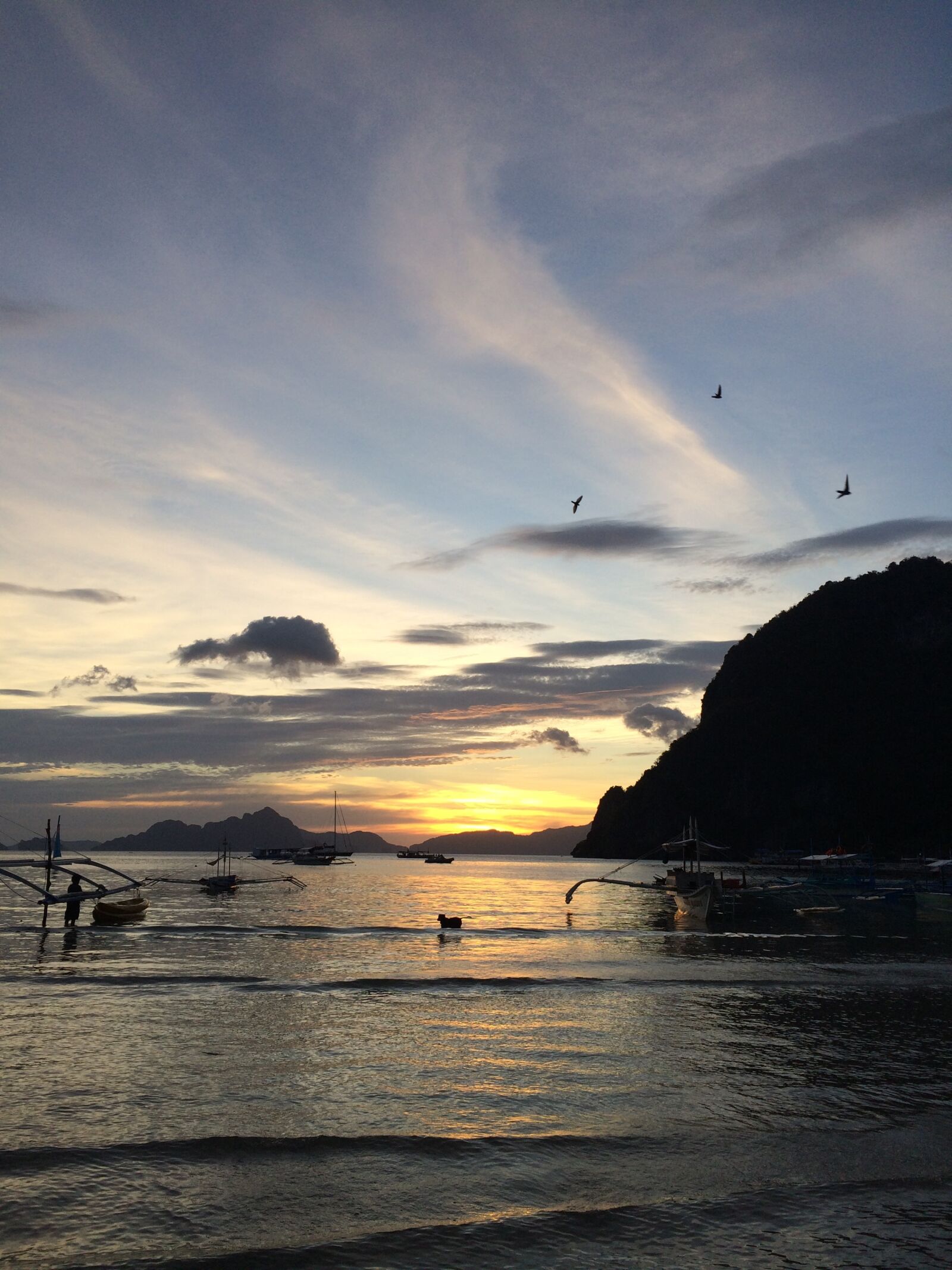 iPhone 5s back camera 4.15mm f/2.2 sample photo. Hai bian, the evening photography