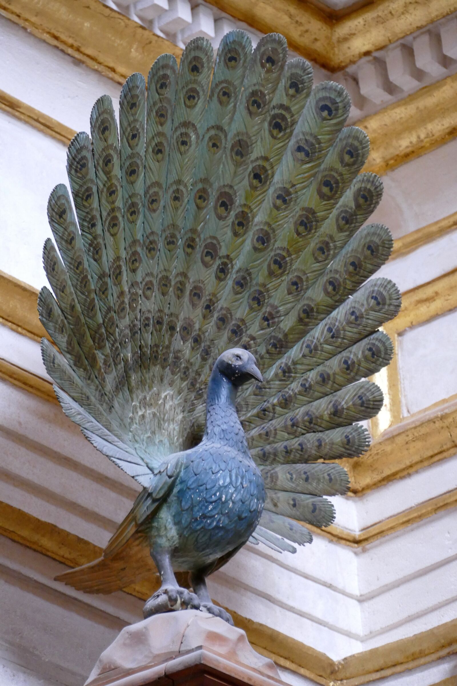 Panasonic Lumix DMC-FZ1000 sample photo. Image, statue, bird photography