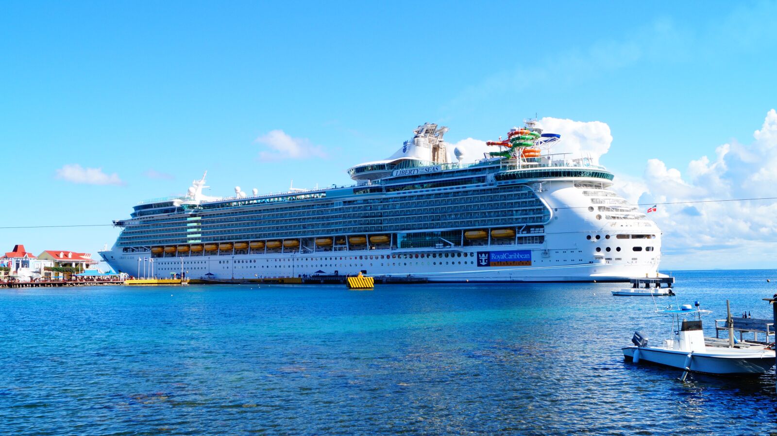 Sony DT 18-55mm F3.5-5.6 SAM II sample photo. Cruise, sky, holiday photography