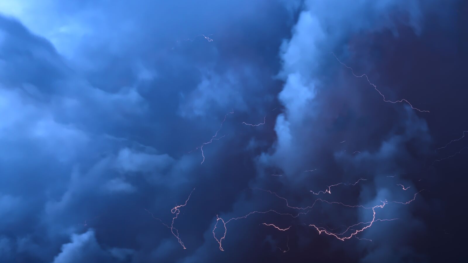 Sony a6300 + Sigma 30mm F2.8 EX DN sample photo. Thunderstorm, clouds, flashes photography
