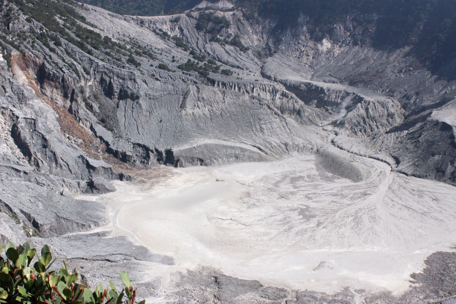 Canon EOS 600D (Rebel EOS T3i / EOS Kiss X5) sample photo. The crater, valley, the photography