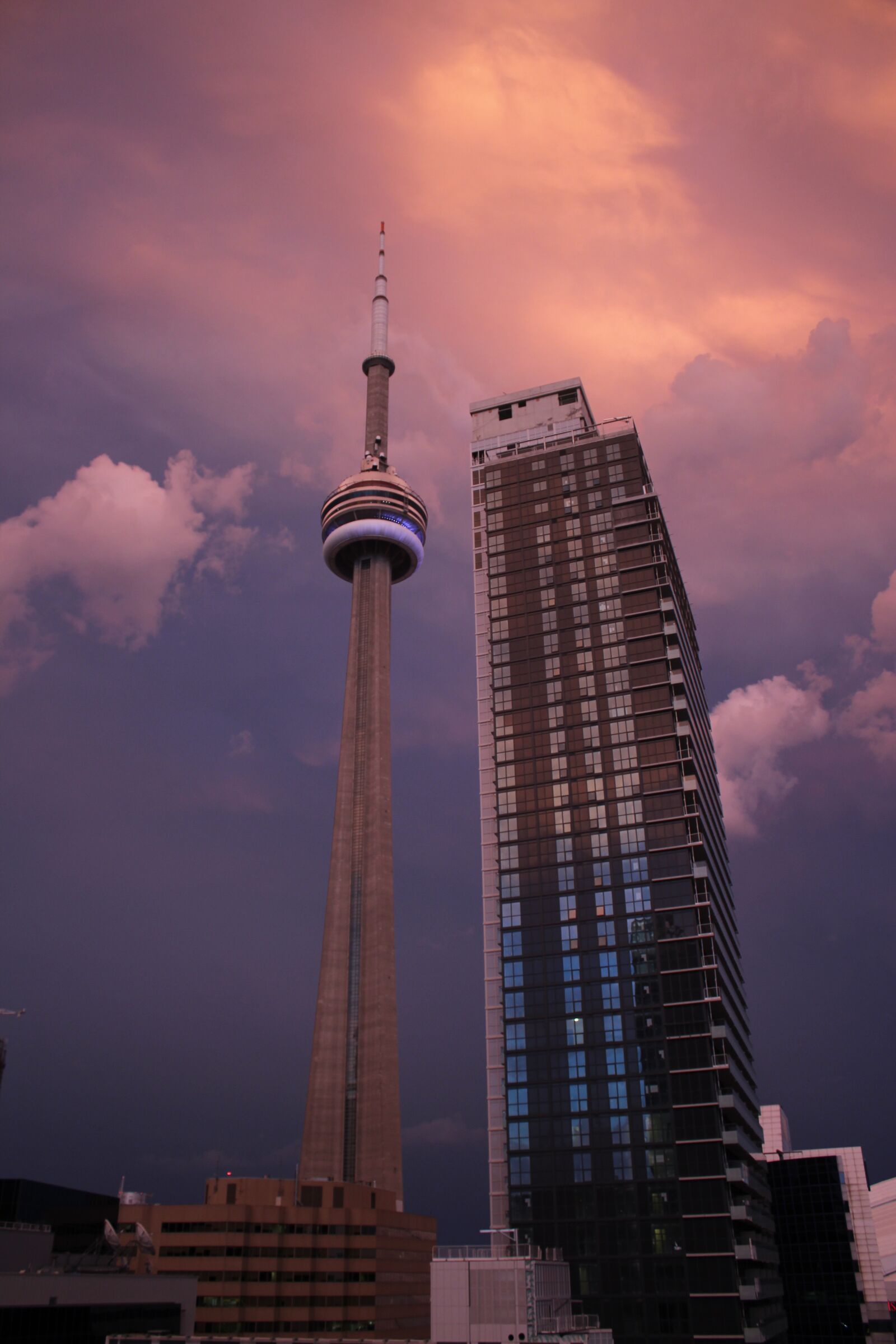 Canon EOS 650D (EOS Rebel T4i / EOS Kiss X6i) sample photo. Cn tower in toronto photography