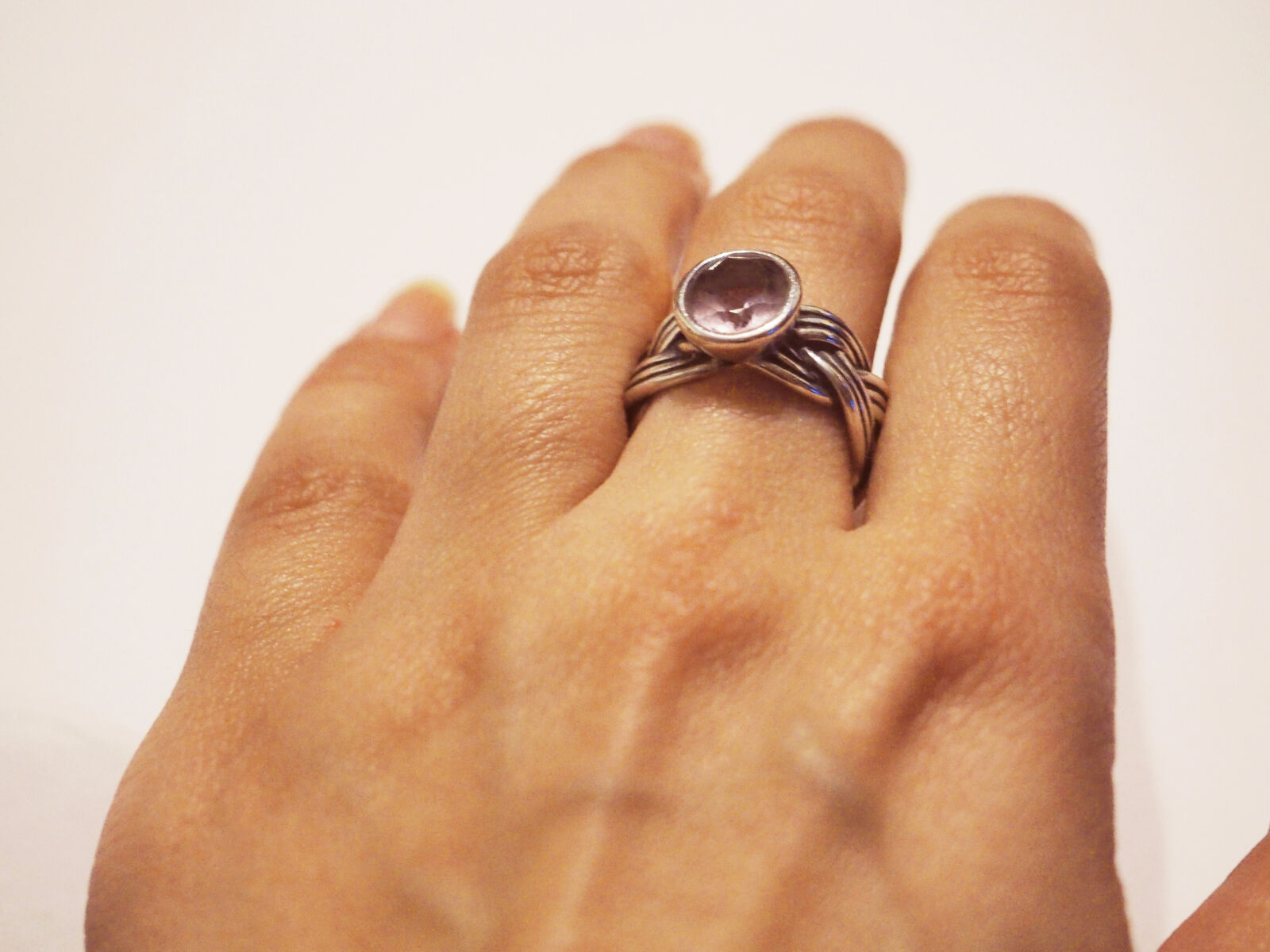 Olympus OM-D E-M10 II sample photo. Arm, fingers, hand, jewellery photography