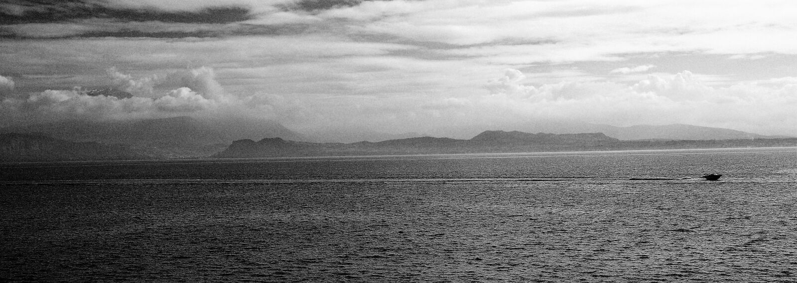 Ricoh GR III sample photo. Lake, garda, italy photography