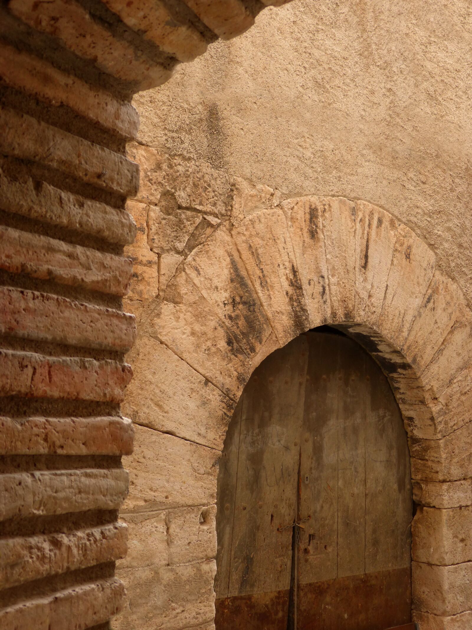 Panasonic DMC-FZ62 sample photo. Door, arc, carved stone photography