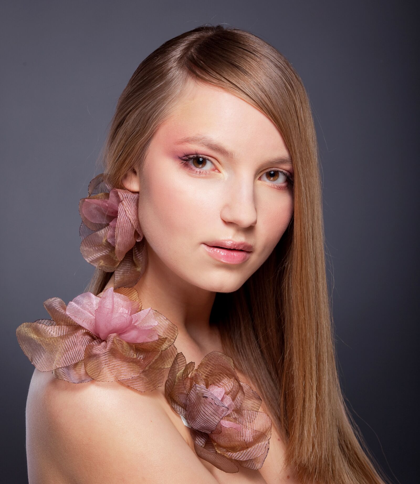 Canon EOS 5D Mark II sample photo. Woman, blond, make-up photography