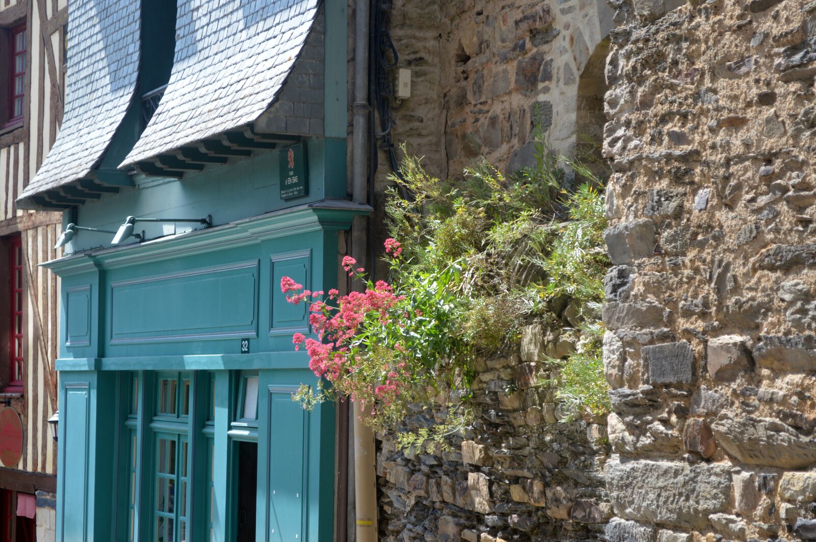 Nikon D3200 sample photo. Facade, pierre, old photography