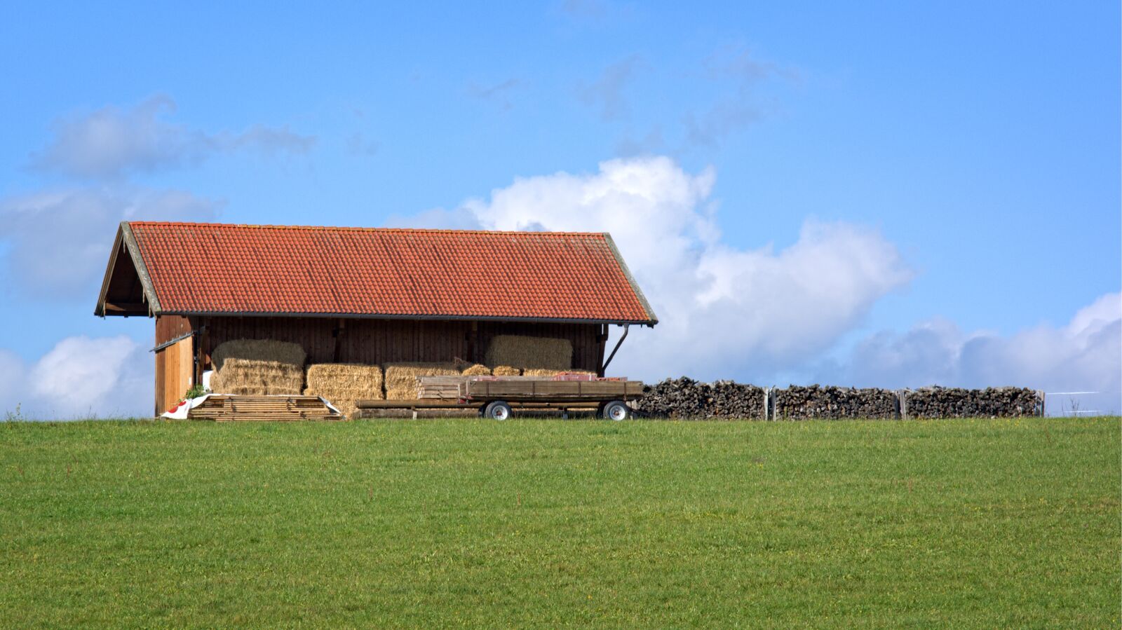 55.0-200.0mm f/4.0-f/5.6 sample photo. Barn, scale, stock photography
