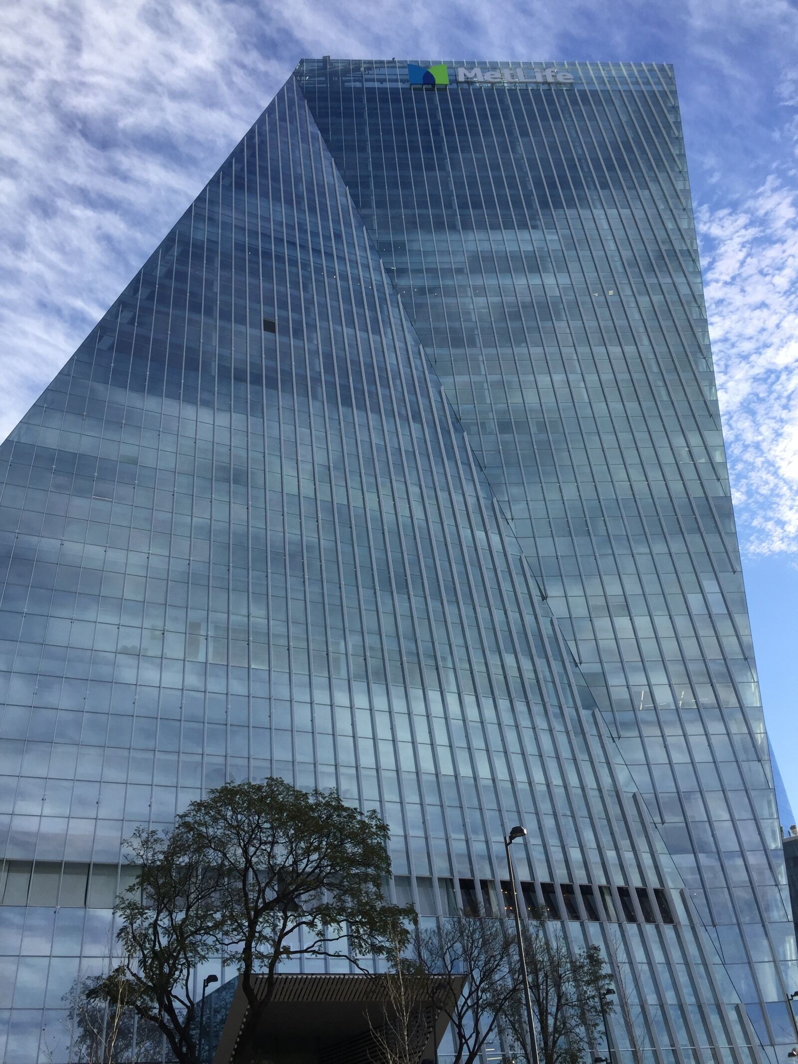 iPhone 6 back camera 4.15mm f/2.2 sample photo. Manacar, tower metlife, cdmx photography