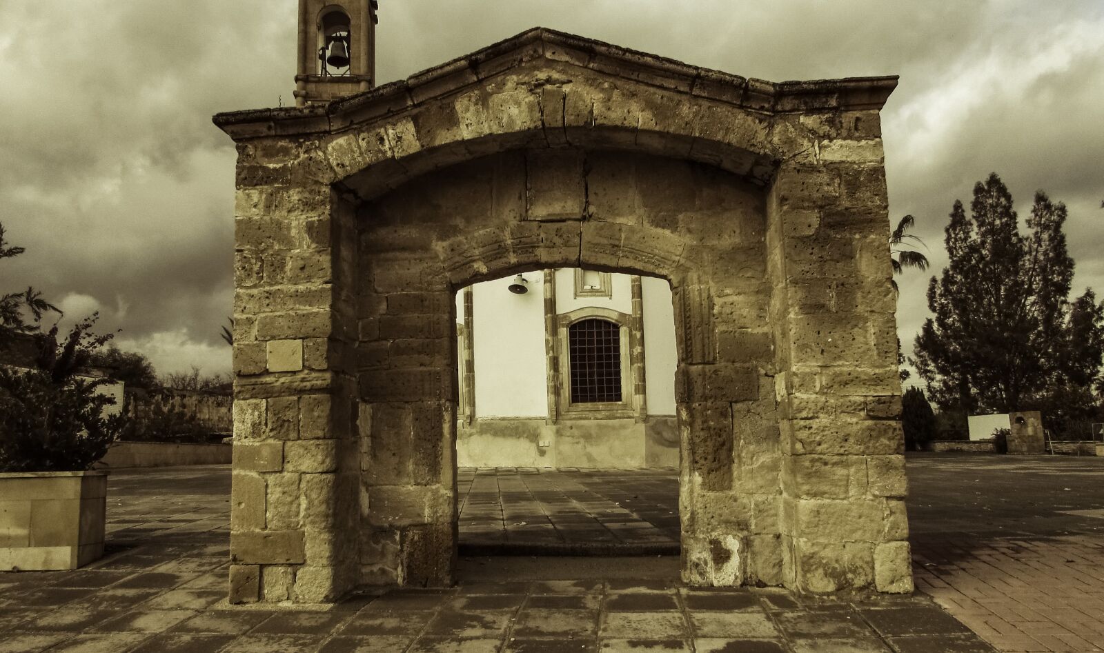 Canon PowerShot SX400 IS sample photo. Gate, entrance, stone photography