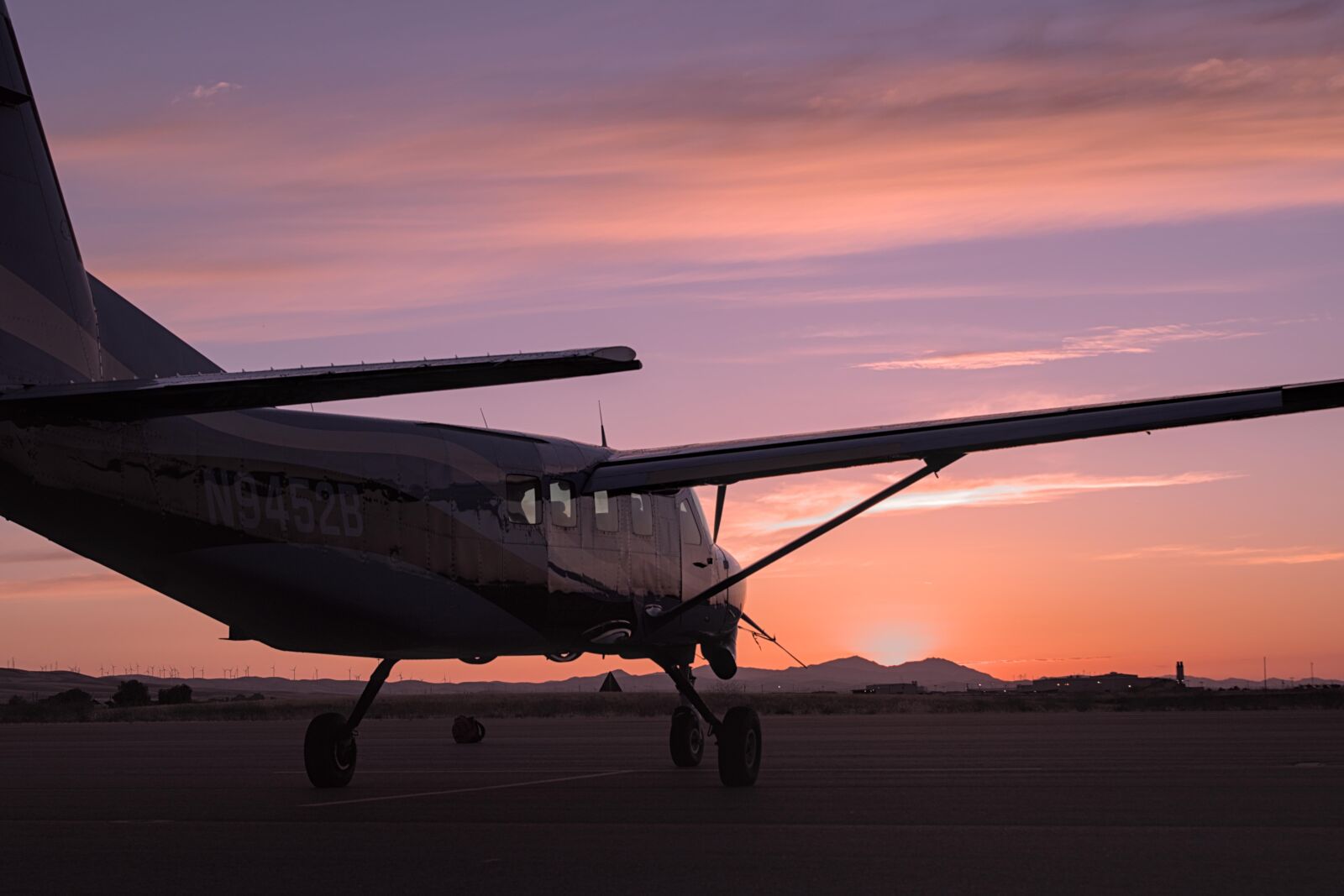 Nikon D3300 sample photo. Airplane, skydiving, cessna caravan photography