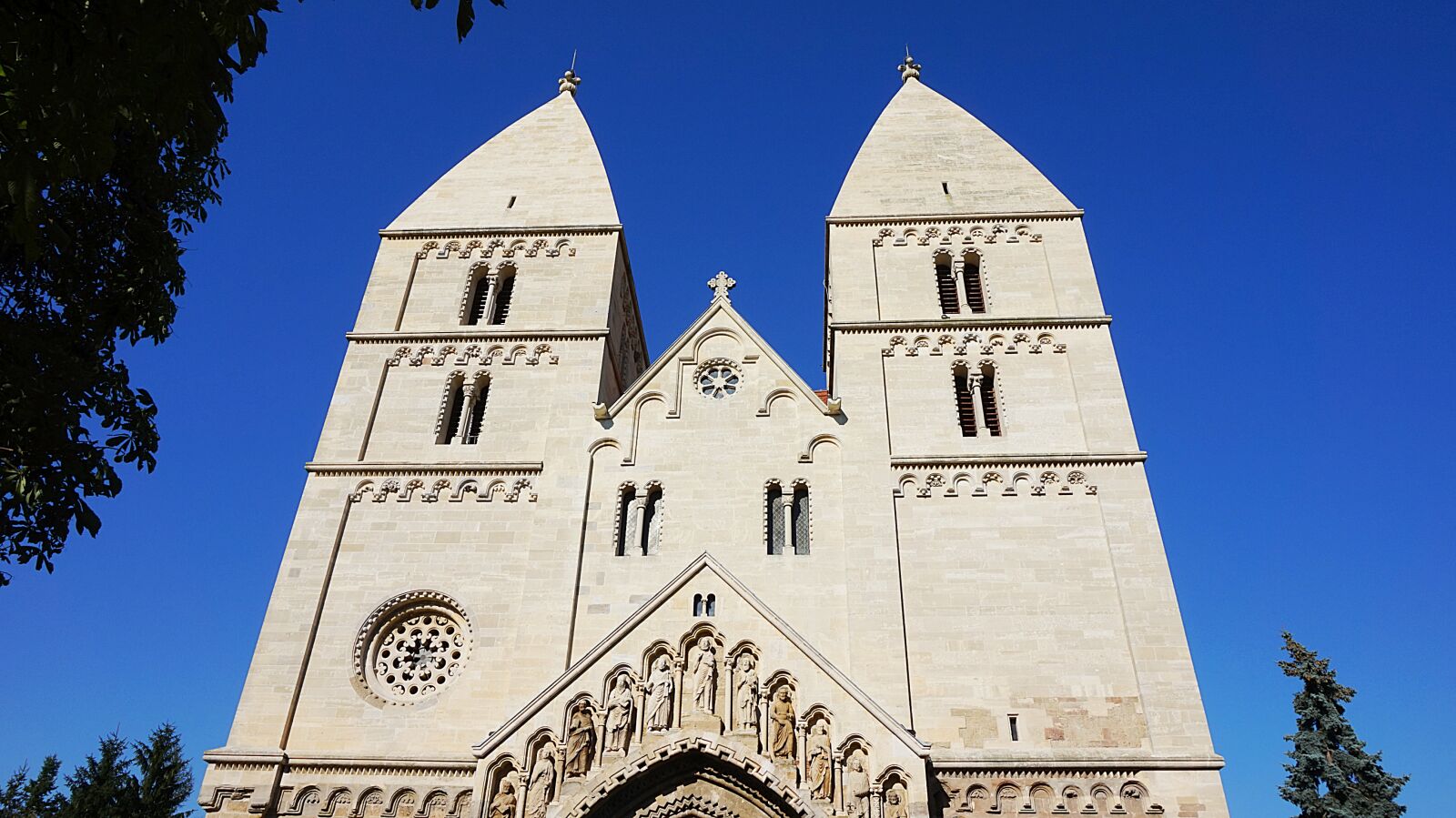 Sony Alpha a5000 (ILCE 5000) sample photo. Romanesque church, jak church photography