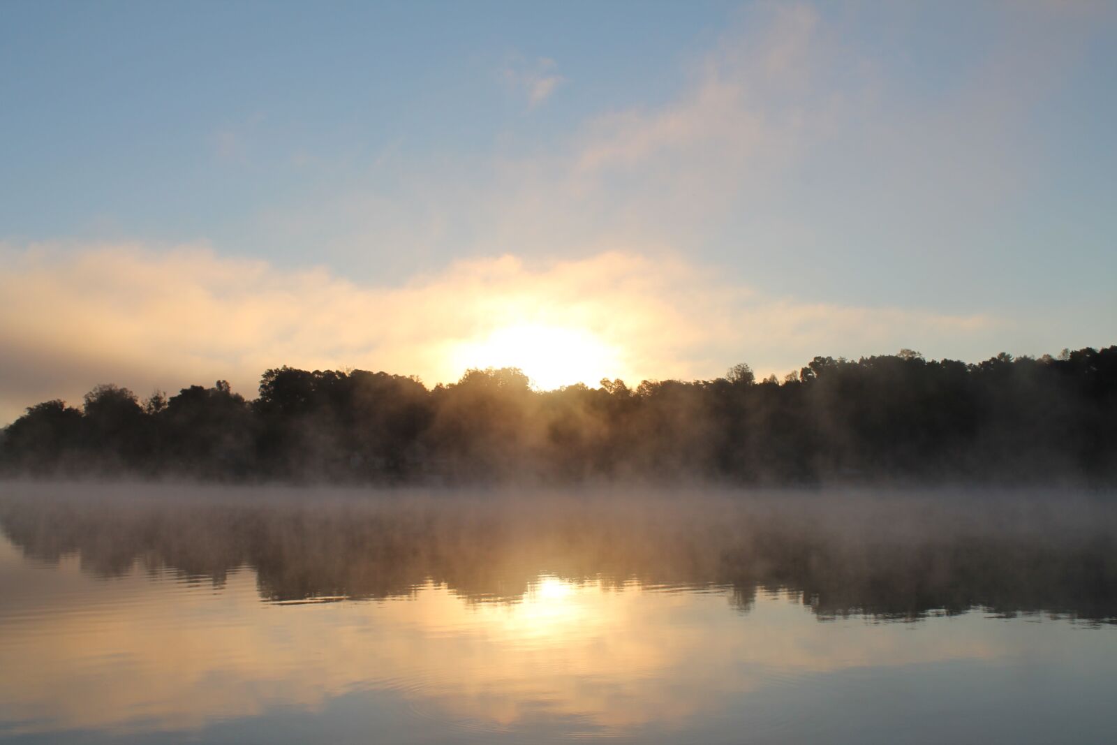 Canon EOS 1100D (EOS Rebel T3 / EOS Kiss X50) sample photo. Lake, lake, lookout, sunrise photography