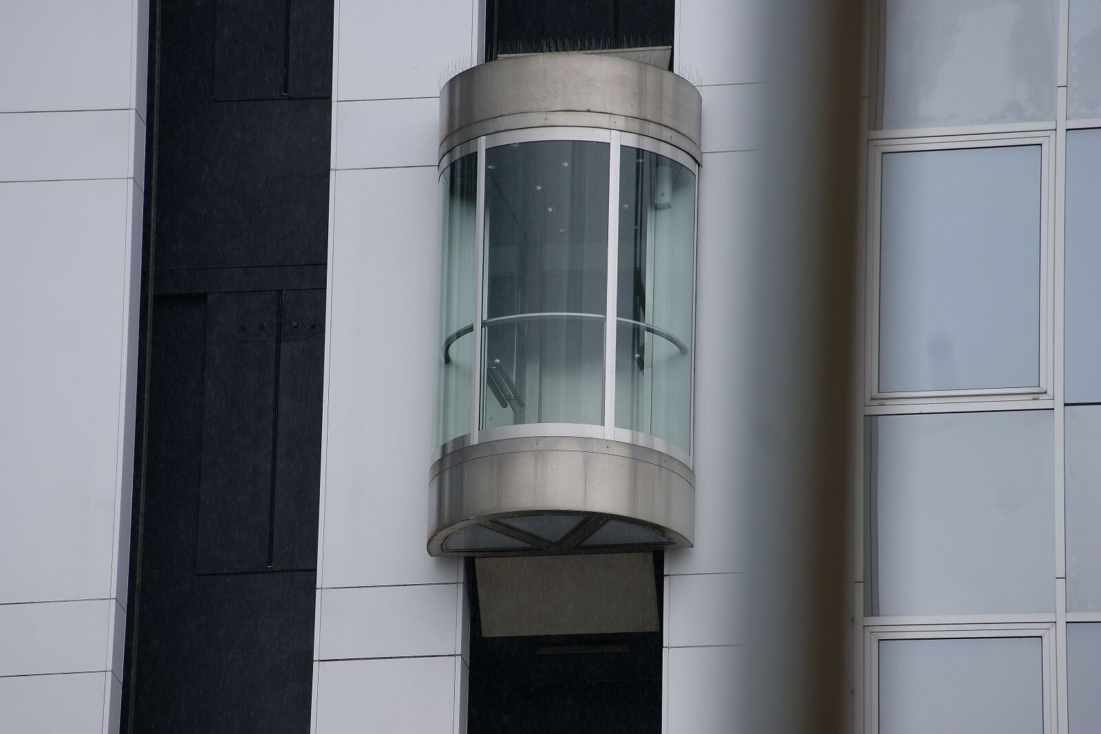 Sony Alpha DSLR-A390 sample photo. Elevator, up, ascent photography