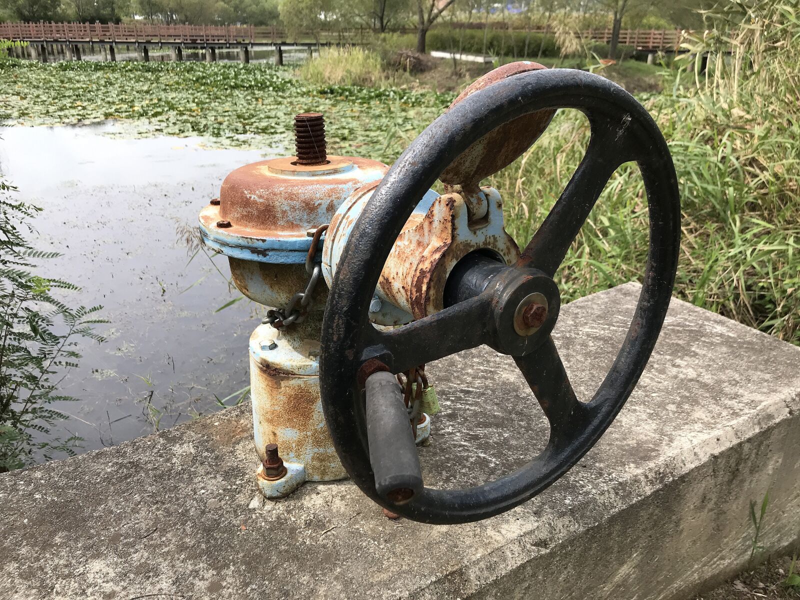 iPhone 7 back camera 3.99mm f/1.8 sample photo. Old, valve, atmosphere photography