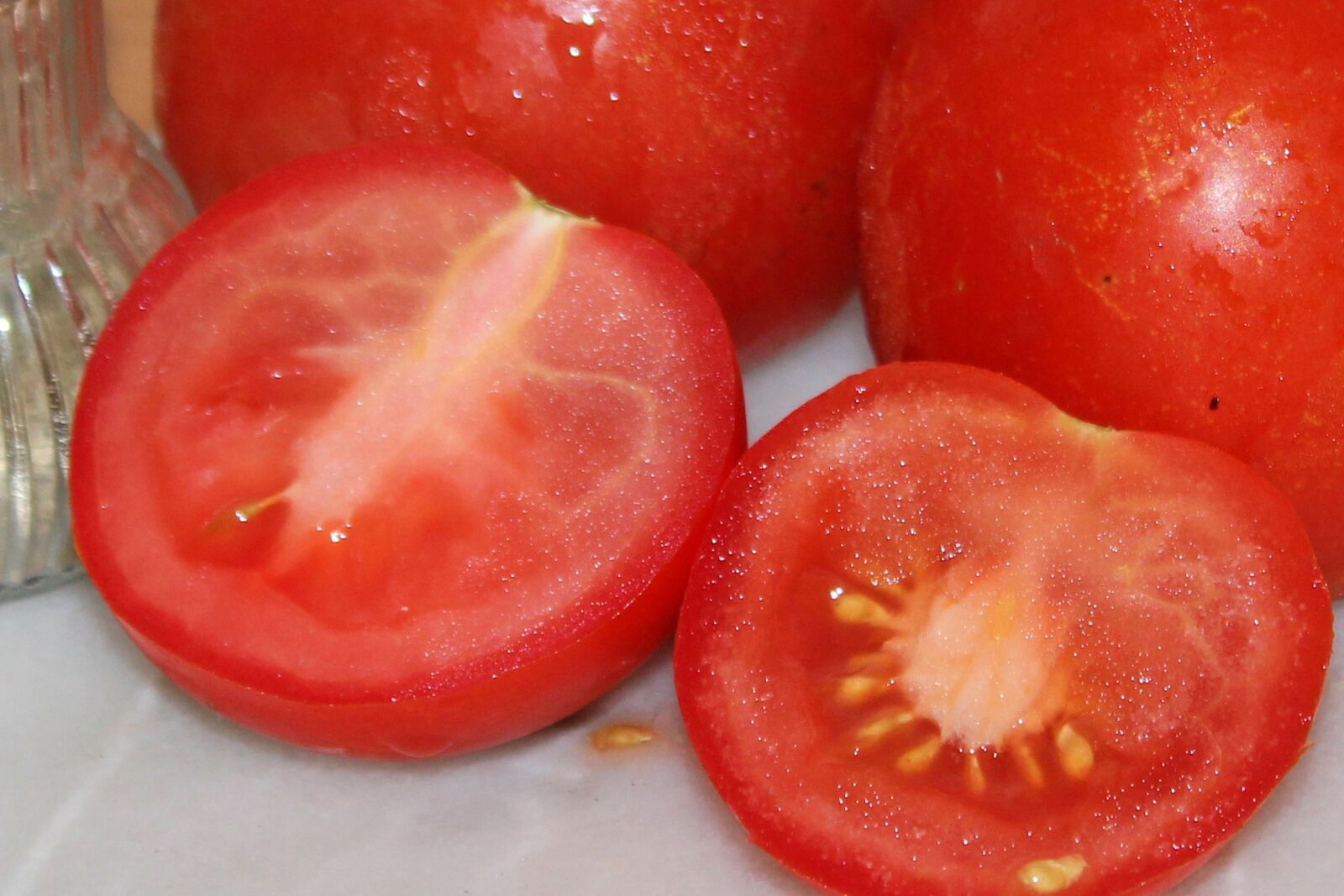 Canon EOS 600D (Rebel EOS T3i / EOS Kiss X5) sample photo. Tomatoes, fresh, healthy photography