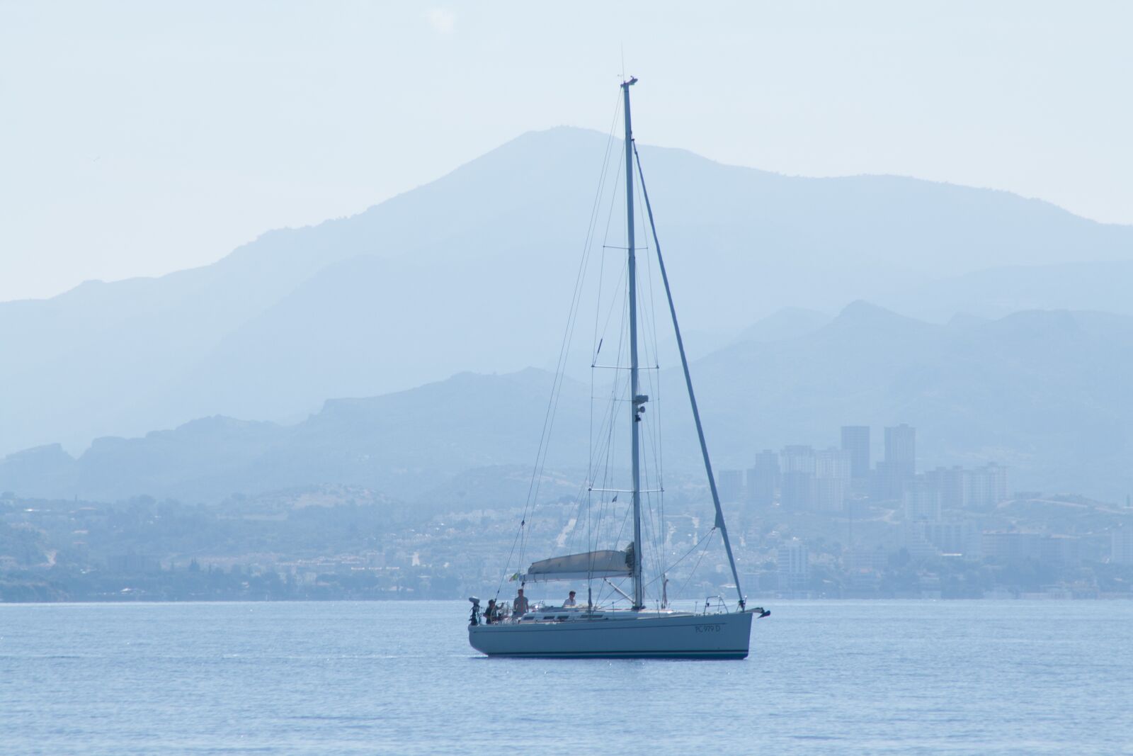 Canon EOS 400D (EOS Digital Rebel XTi / EOS Kiss Digital X) sample photo. Yacht, sailing boat, sail photography