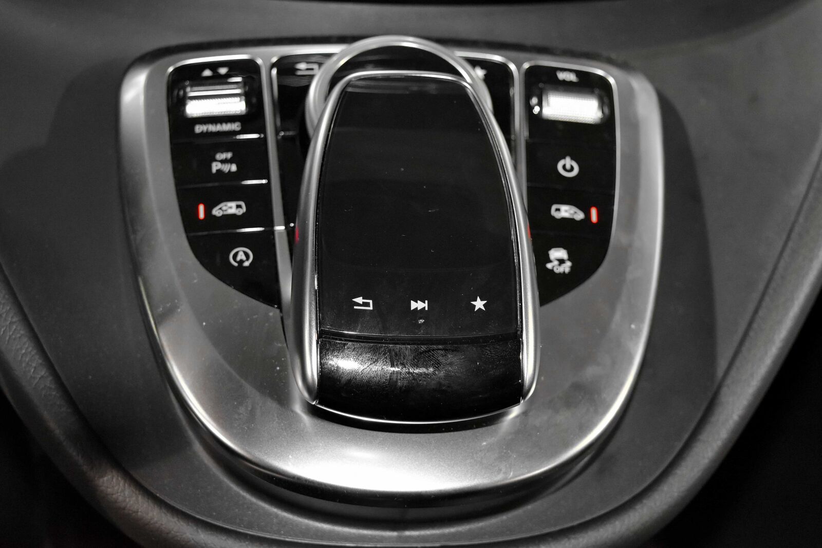 Nikon D5500 sample photo. Black and white, gearshift photography