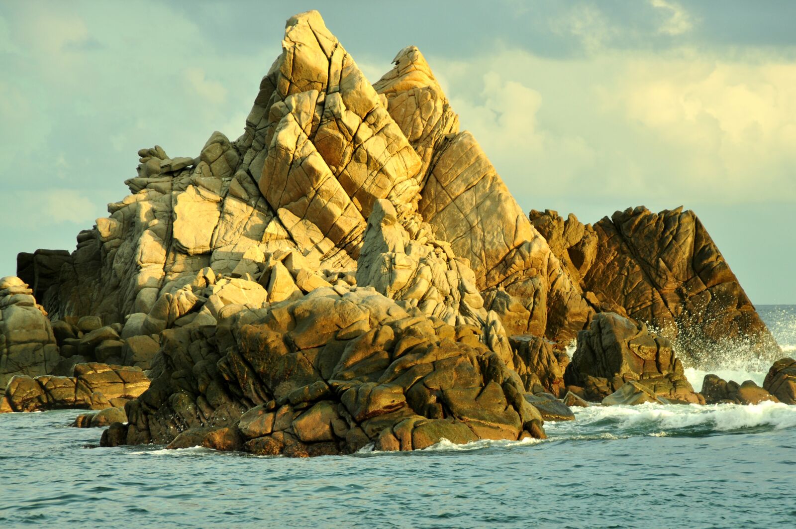 Nikon D90 sample photo. Rocks, beach, sea photography