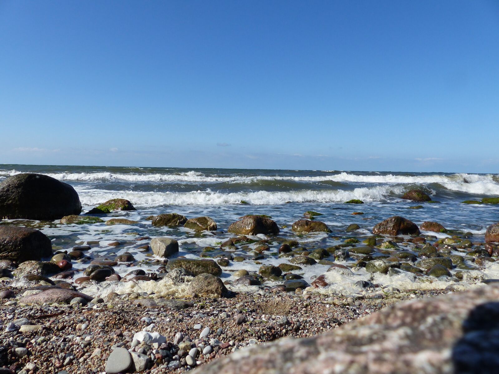 Panasonic Lumix DMC-FZ200 sample photo. Sea, wave, beach photography