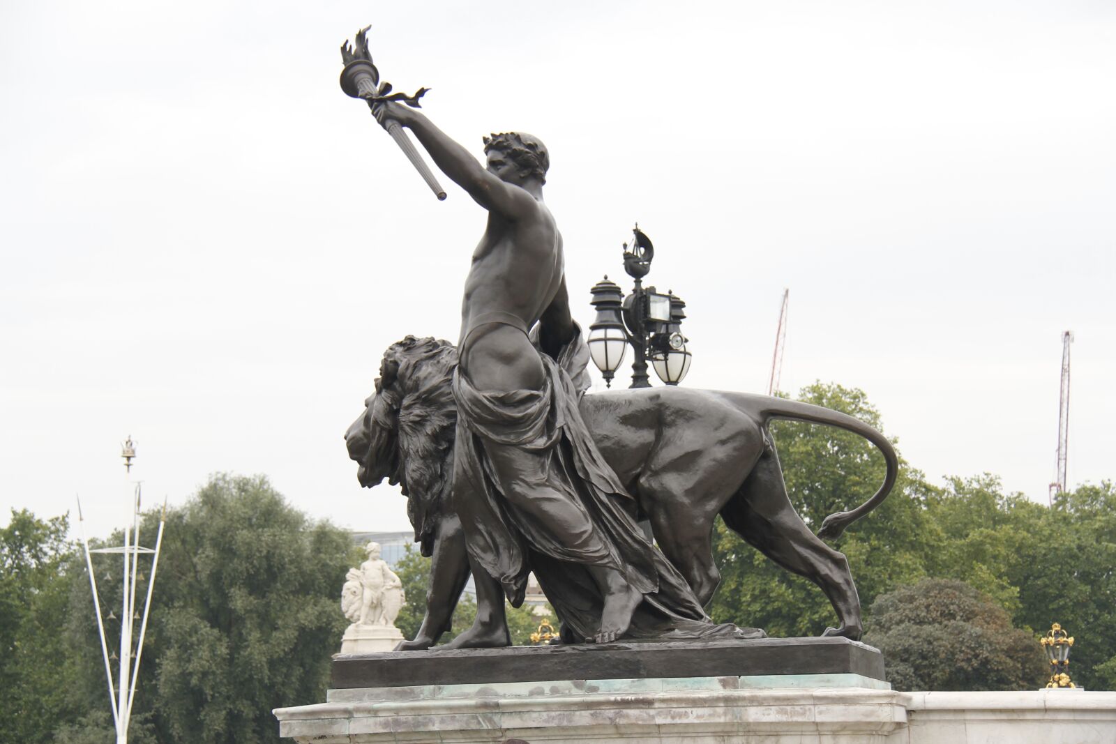 Canon EOS 7D sample photo. Buckingham, palace, sculpture photography