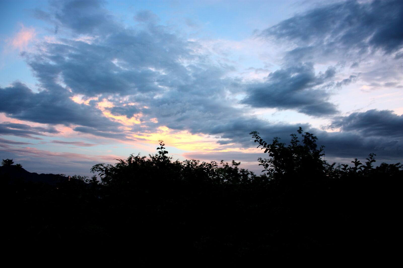 Canon EOS 450D (EOS Rebel XSi / EOS Kiss X2) sample photo. Landscape, sky, sunset photography