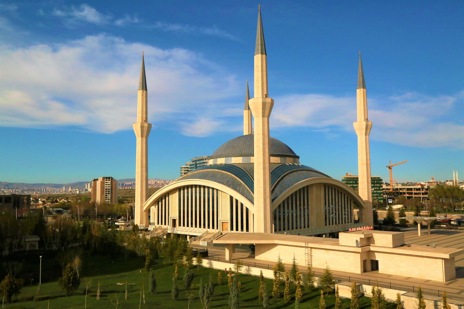 Canon EF 24-105mm F4L IS USM sample photo. Cami, architecture, minaret photography