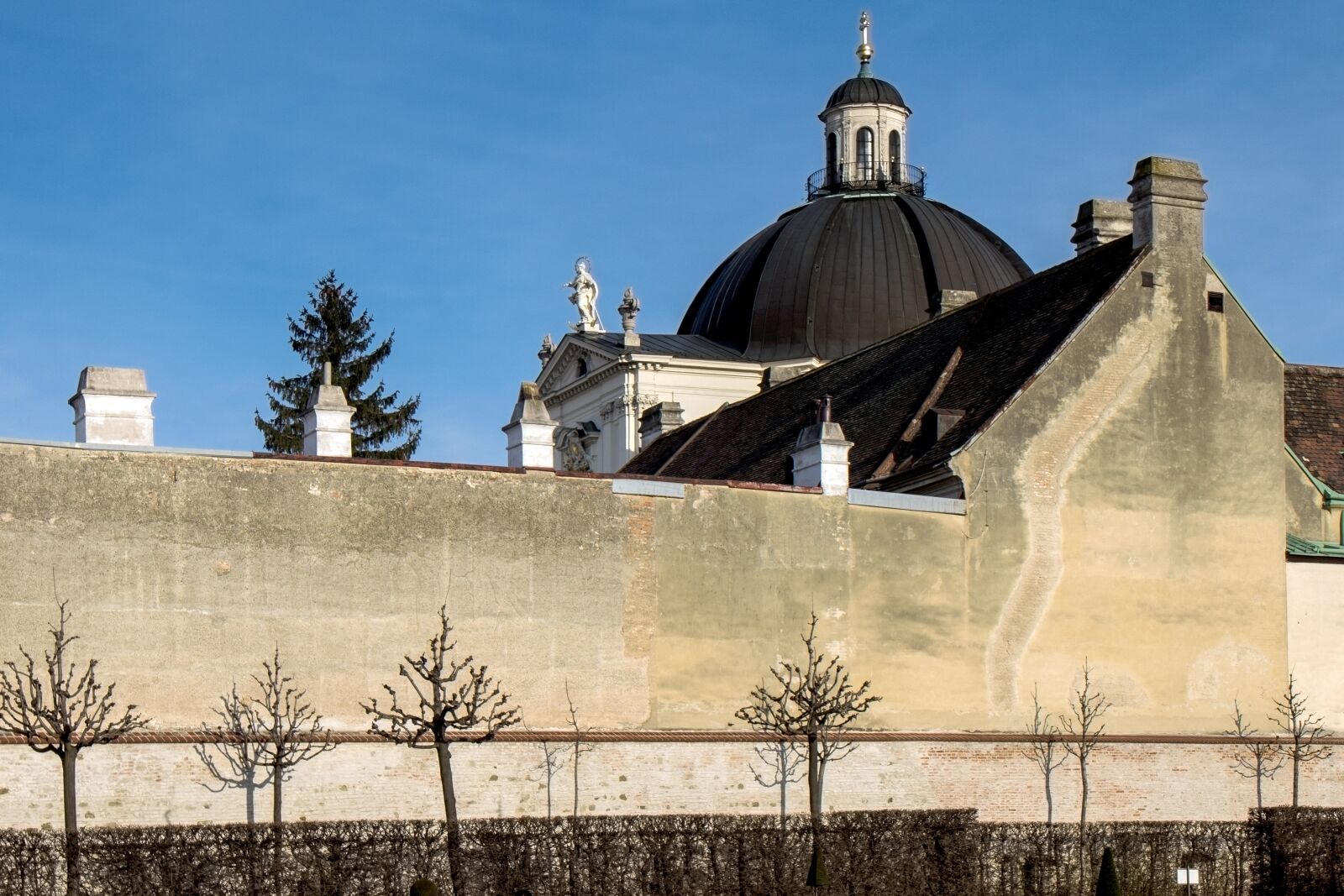 Canon EOS 600D (Rebel EOS T3i / EOS Kiss X5) sample photo. Vienna, lower belvedere, wall photography