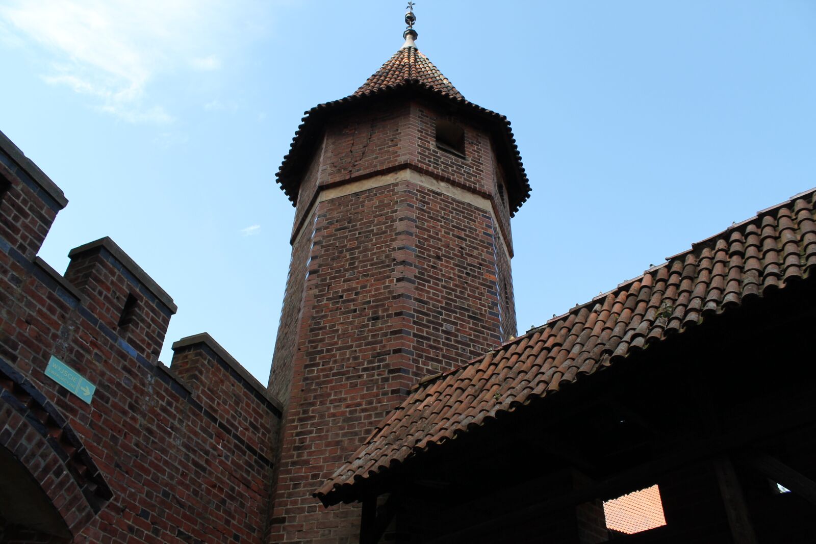 Canon EOS 1100D (EOS Rebel T3 / EOS Kiss X50) sample photo. Malbork castle, partial view photography