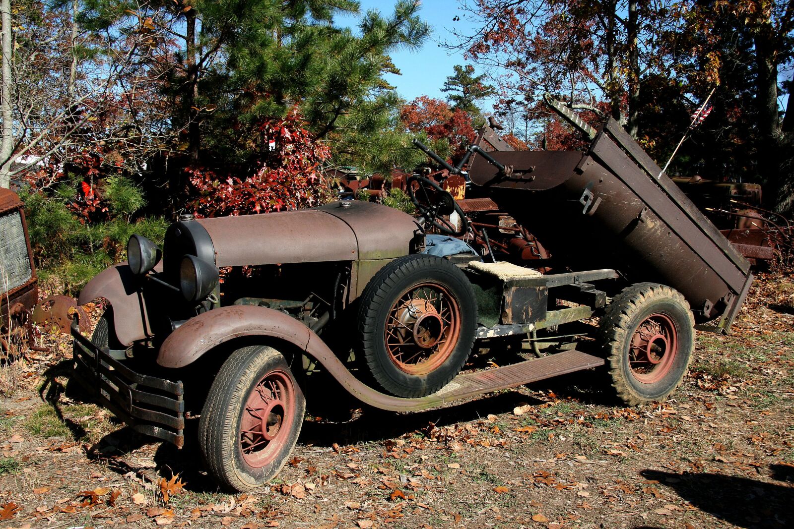 Canon EOS 400D (EOS Digital Rebel XTi / EOS Kiss Digital X) sample photo. Old car, car, vehicle photography