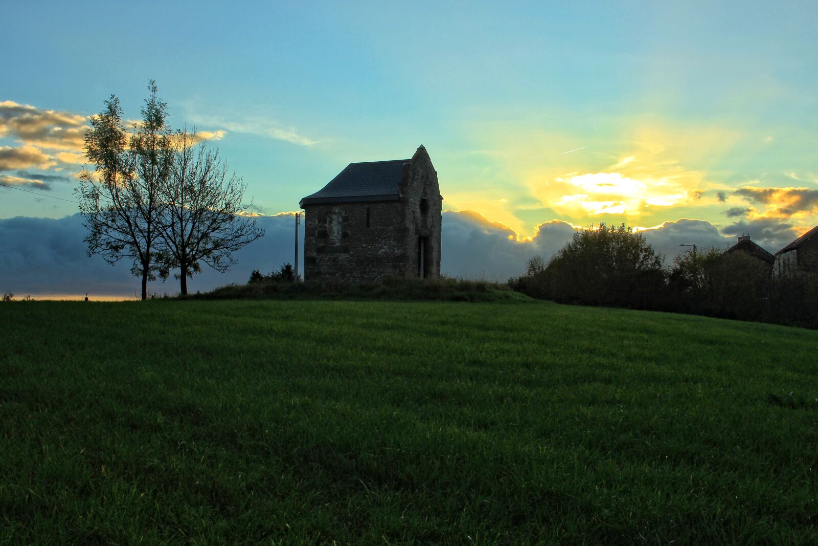 Canon EOS 1200D (EOS Rebel T5 / EOS Kiss X70 / EOS Hi) + Canon EF-S 18-55mm F3.5-5.6 II sample photo. Chapel, sunset, belgium photography
