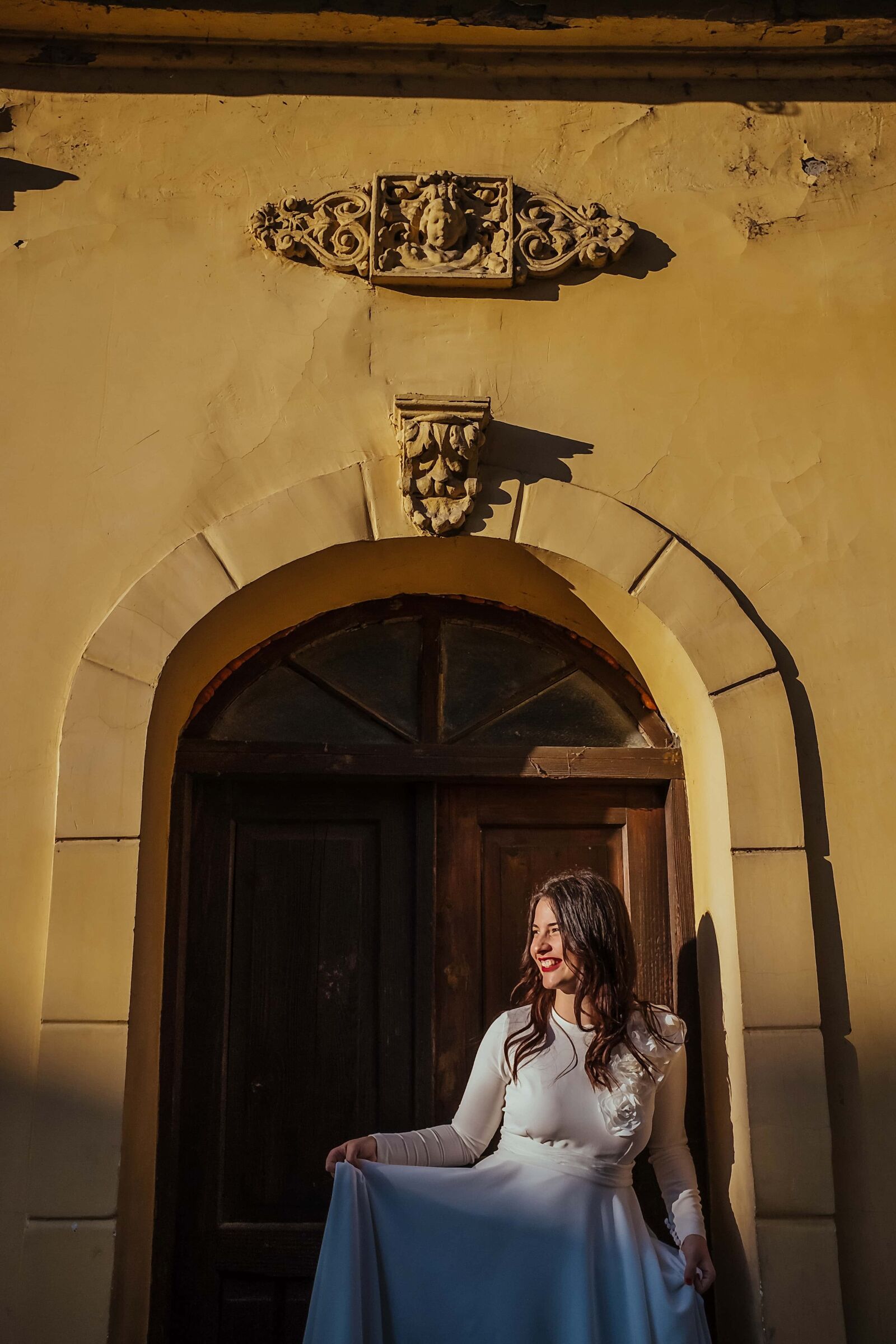 Fujifilm X100T sample photo. Posing, gorgeous, girl, architecture photography