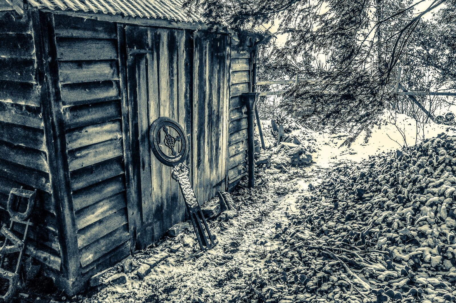 Fujifilm X10 sample photo. Graveyard, b w, cemetery photography