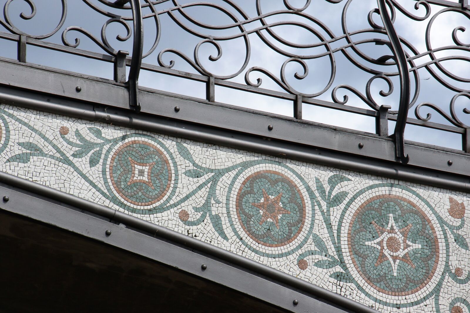 Canon EOS 7D Mark II sample photo. Art, background, bridge, circles photography