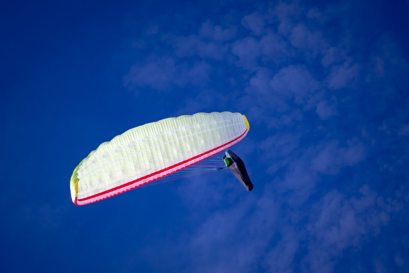 Canon EOS 200D (EOS Rebel SL2 / EOS Kiss X9) sample photo. Paragliding, sport, flying photography